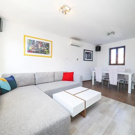 Janino Apartment Murter
