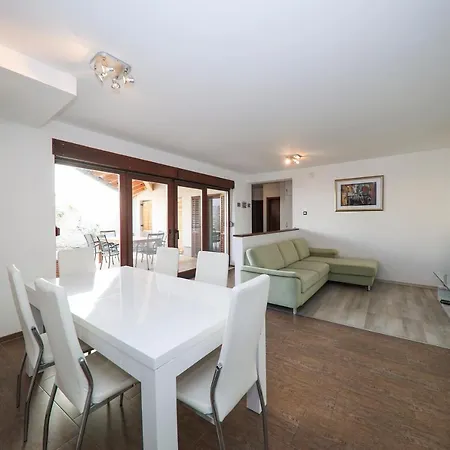 Janino Apartment *